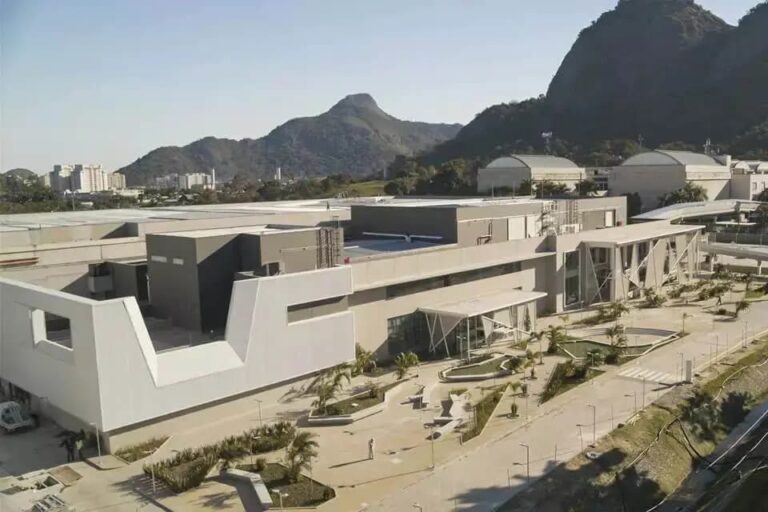 MG4-Vista-aerea-do-gigantesco-complexo-de-estudios-MG4-Divulgacao-TV-Globo