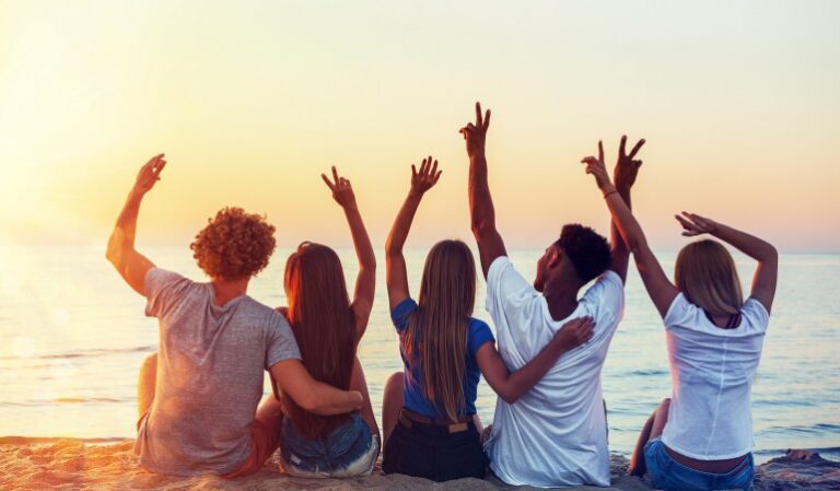Amigos-na-praia-770x450