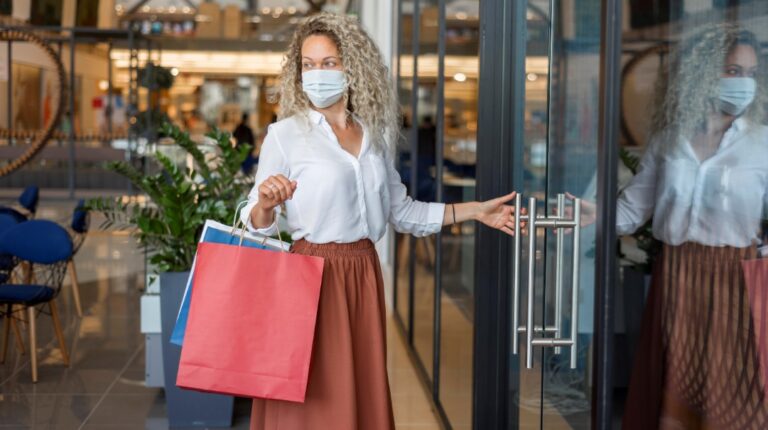 woman-with-face-mask-carrying-shopping-bags