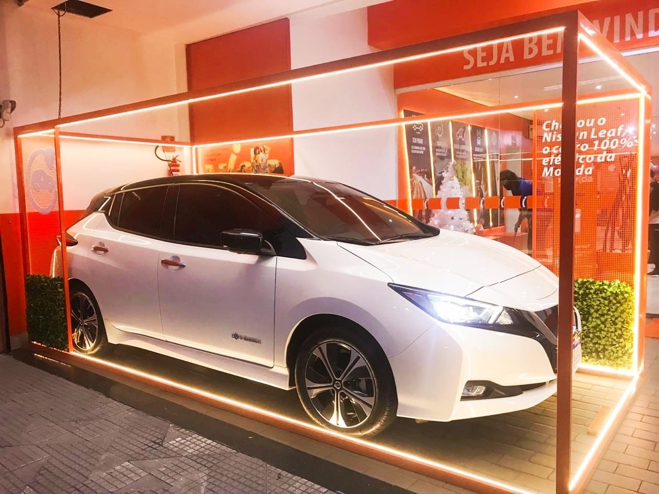 Nissan Leaf celebra aniversário com “embalagem” nas lojas da Movida