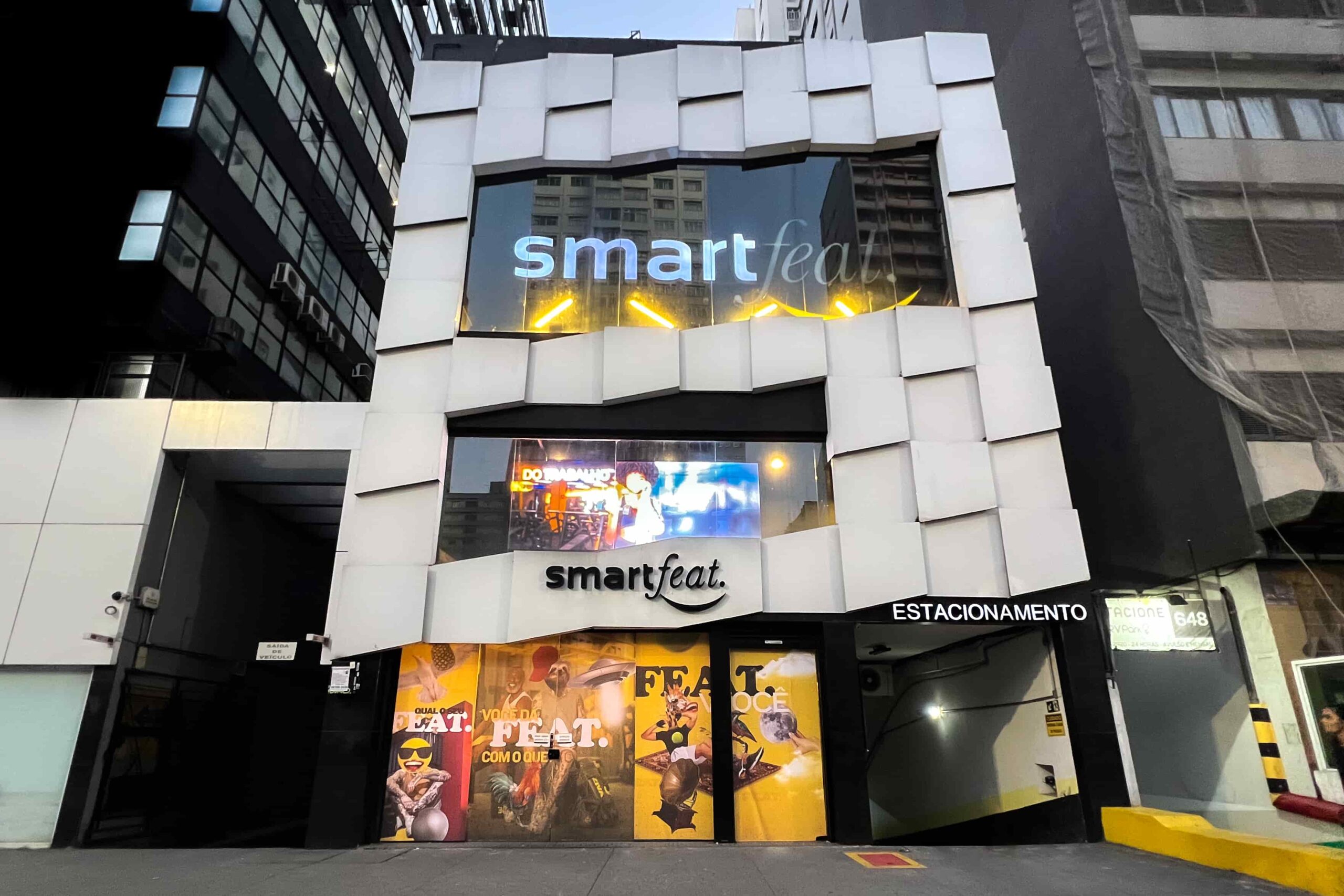 Smart Fit lança campanha e brinca com logo