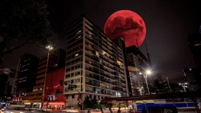Noite premiada! Budweiser sobe Super Lua vermelha inspirada no The Weeknd no céu de São Paulo e distribui ingressos para turnê do artista