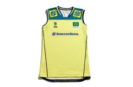 Riachuelo atende a pedido de fãs e passa a comercializar os uniformes oficiais das seleções brasileiras de vôlei de quadra