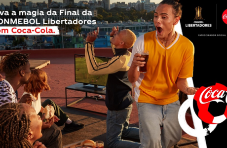 Coca-Cola se prepara para a Final da CONMEBOL Libertadores 2023 com experiências mágicas para os fãs de futebol