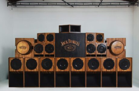 Jack Daniel’s lança paredão de som inspirado em barris de whiskey na ocupação Iboru, do Marcelo D2
