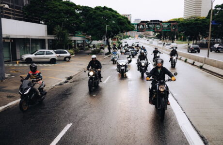 Motociclistas a caminho do Estádio do Pacaembu [Créditos BlackStoneMedia