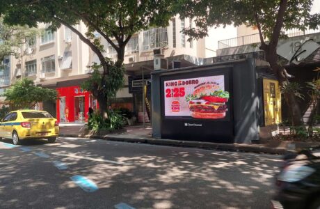Clear Channel e Streetwise criam ação disruptiva de OOH para campanha King em Dobro, do Burger King, no RJ
