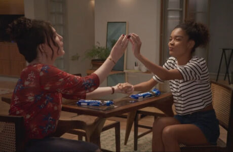 Oreo entra em cena da novela ‘Elas Por Elas’, da TV Globo, em ação inusitada por trás das câmeras