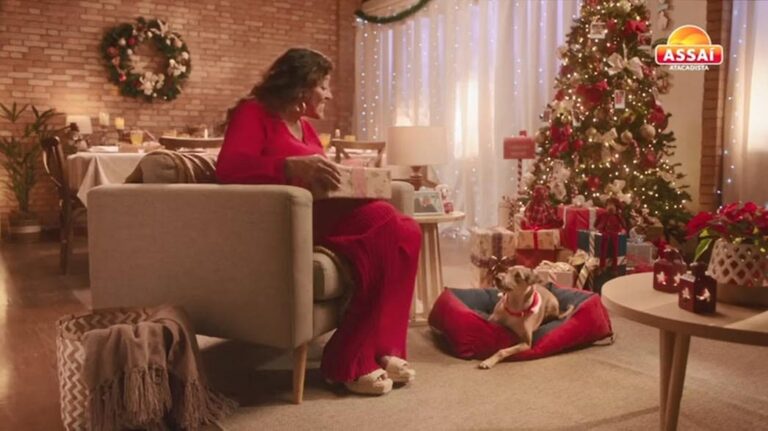 ASSAÍ CELEBRA O AMOR DA FAMÍLIA EM CAMPANHA DE NATAL ESTRELADA POR REGINA CASÉ