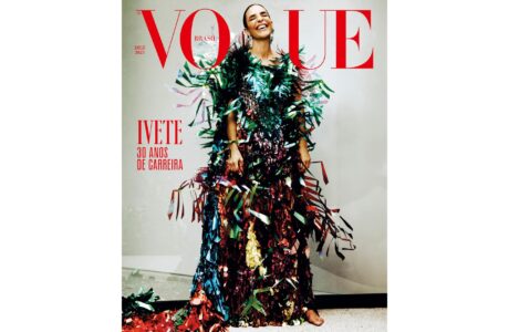 Ivete estampa a capa da última edição do ano da Vogue Brasil e fala sobre a celebração dos seus 30 anos de carreira