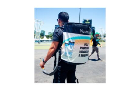 NEUTROGENA SUN FRESH® leva sua icônica mochila de protetor solar para litoral de São Paulo