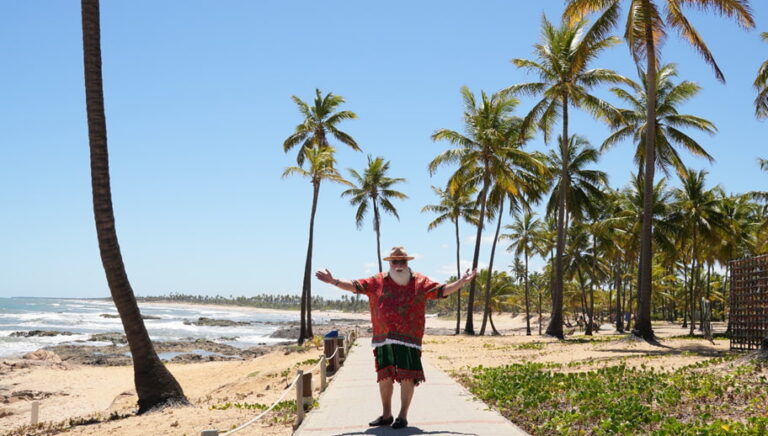Papai Noel chega à Costa do Sauípe para aproveitar suas férias secretas