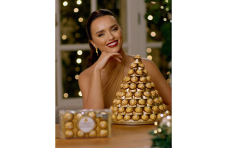 Rafa Kalimann se une à Ferrero Rocher para deixar o Natal mais dourado