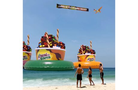 Açaí da Barra invade o mar de Ipanema em ação de animação 3D