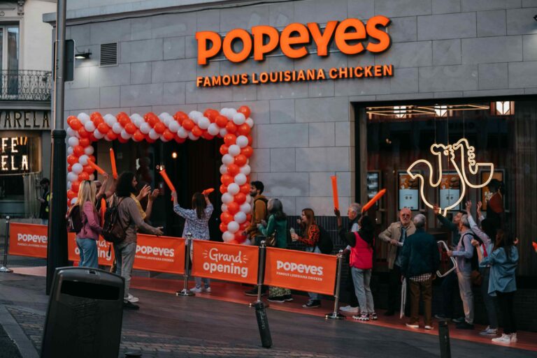 Popeyes® apresenta as maiores loucuras dos seus fãs apaixonados em nova campanha global (1)