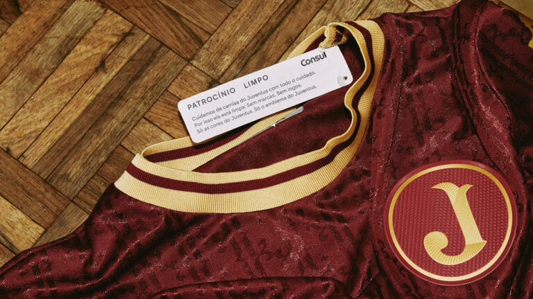 Consul limpa camisa do Juventus e tira todas as marcas patrocinadoras