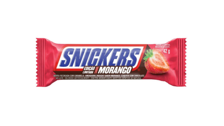 SNICKERS apresenta novo sabor Morango e traz de volta as versões