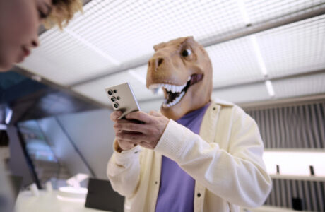 Tiranossauro Rex é a estrela de nova campanha da Vivo com Samsung