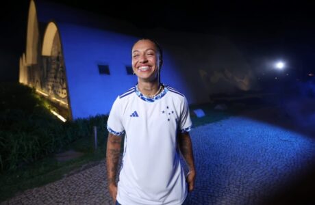 Adidas e Cruzeiro apresentam a camisa para temporada 2024