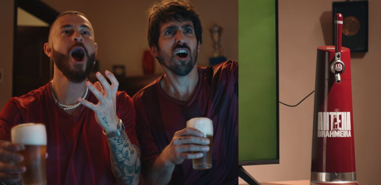 Gol em tempo real! Brahma inova e instala antena de TV na Brahmeira para evitar delay na transmissão dos jogos