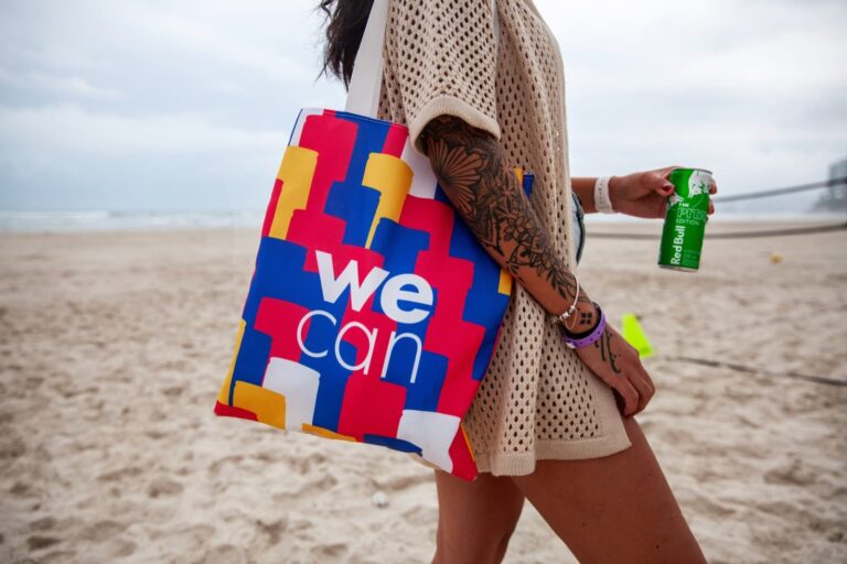 Lata icônica de Red Bull inspira conceito “We Can” para evento que conecta marca a seus colaboradores