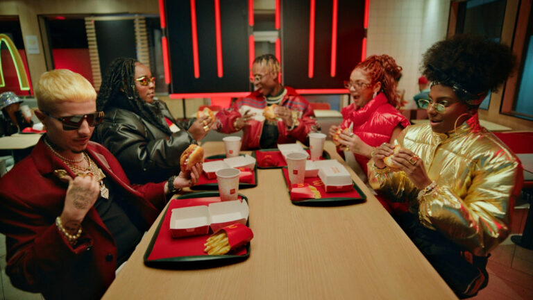 McDonald’s entra na trend da internet e mostra que a sua linha McCrispy Chicken tem o molho
