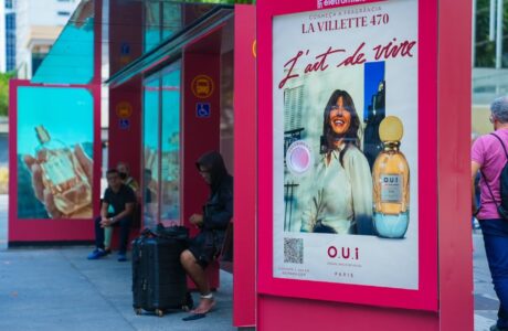 Nova campanha de O.U.i Paris perfuma a Avenida Paulista e aeroportos de São Paulo com OOH