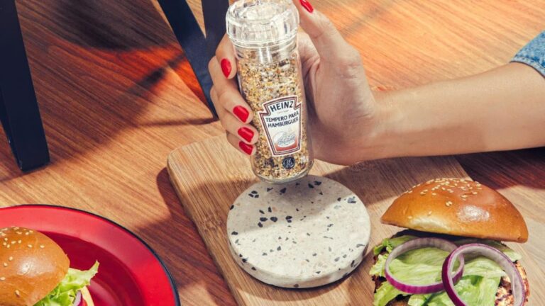 HEINZ e BR Spices se unem pela segunda vez e lançam tempero para hambúrguer