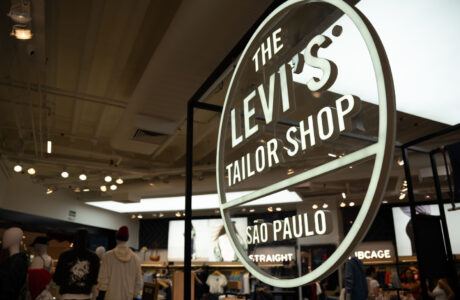 Levi’s® promove customização com artistas em suas lojas de conceito Indigo