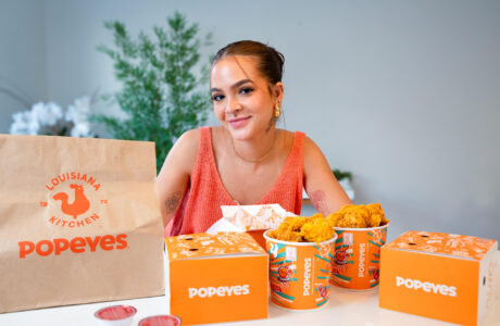 Nova campanha de Popeyes® convoca Mel Maia para distribuir frango frito de graça nos dias 24 e 25 de maio