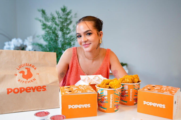 Nova campanha de Popeyes® convoca Mel Maia para distribuir frango frito de graça nos dias 24 e 25 de maio