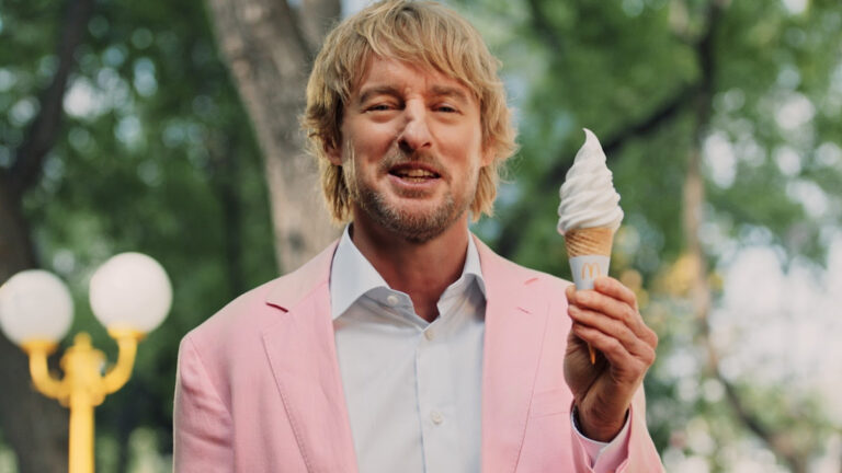 Owen Wilson mostra que sobremesas do Méqui despertam felicidade por onde passam em nova campanha
