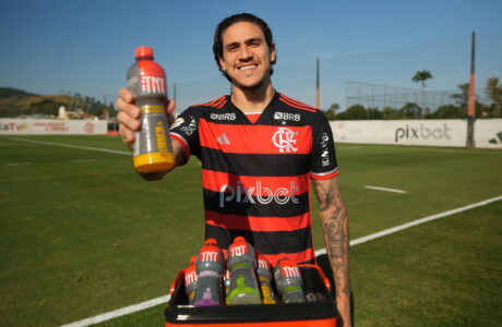 TNT Sports Drink escala Pedro Guilherme para anunciar parceria com Flamengo