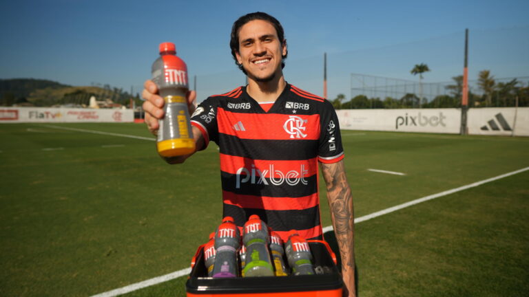 TNT Sports Drink escala Pedro Guilherme para anunciar parceria com Flamengo
