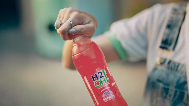 H2OH!(R) lança sabor pitaya e limão e oferece uma nova cor para o portfólio da marca