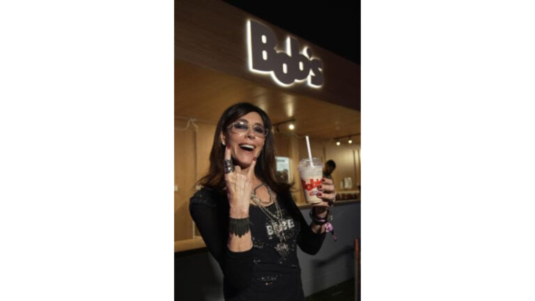 Christiane Torloni marca presença no espaço do Bob's no Rock In Rio