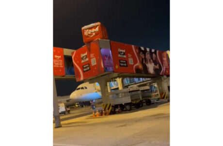 iFood entra no clima do festival com decoração especial no aeroporto Santos Dumont