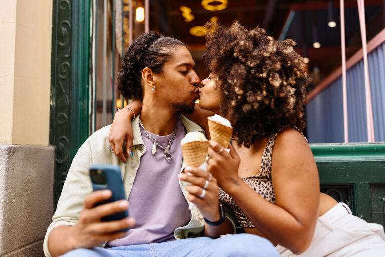 84% da Geração Z não consome álcool regularmente, aponta pesquisa do Tinder sobre Sober Dating