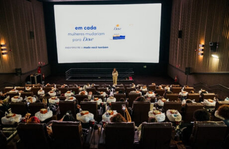 Dove surpreende consumidoras com ação inédita nos cinemas