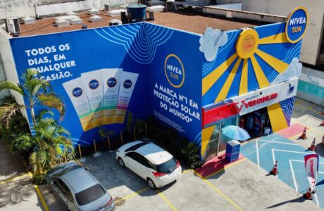 NIVEA SUN apresenta loja patrocinada da Drogaria Venancio e transforma fachada (1)