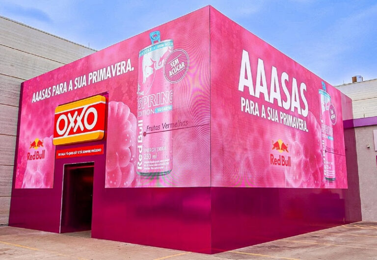 OXXO e Red Bull transformam loja para promover novo produto
