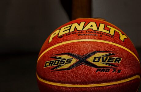 Penalty lança Crossover 7.9, a bola oficial da temporada 20242025 do NBB