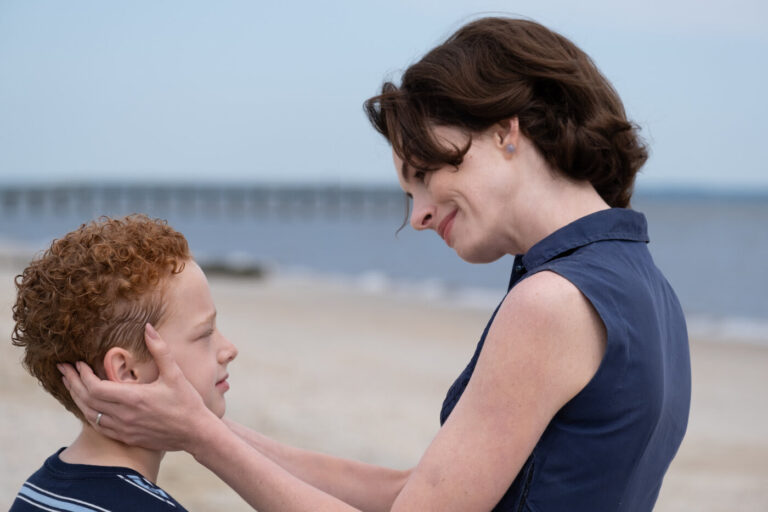 ‘cena do filme-instinto Materno, com Anne Hathaway