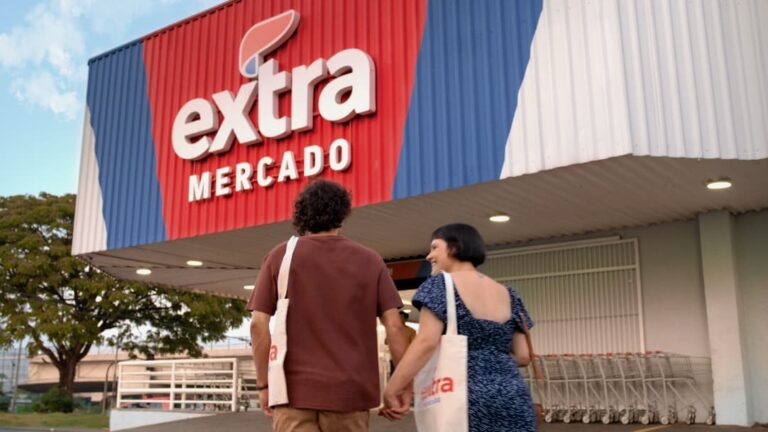 EXTRA LANÇA CAMPANHA PARA RETOMAR A RELAÇÃO DA MARCA COM OS CLIENTES E RESSALTAR CONEXÕES PARA ALÉM DO PREÇO