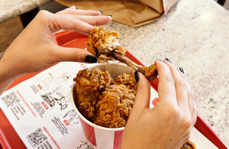 KFC surpreende consumidores com ossinhos premiados