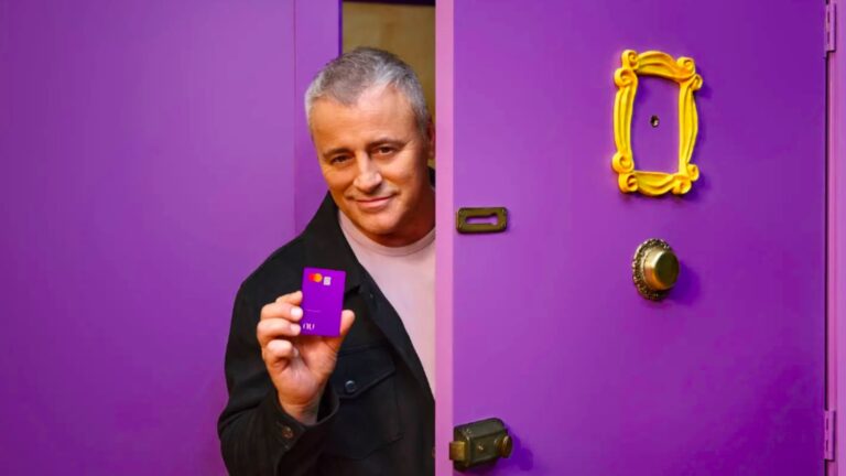 Matt LeBlanc estreia campanha do Nubank