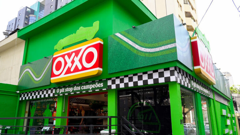 OXXO e Heineken® se unem para lançar loja emblemática dedicada aos fãs de automobilismo