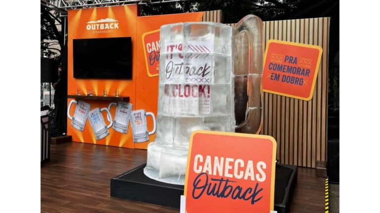Outback leva escultura de gelo de 3 metros de altura para a Avenida Paulista em homenagem à famosa caneca congelada