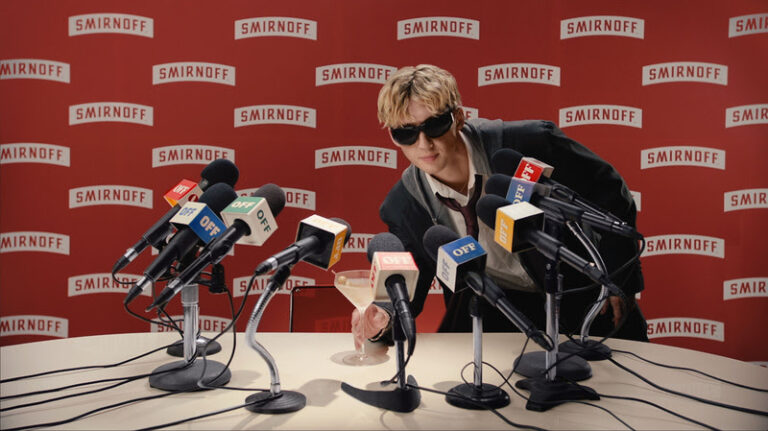 Troye Sivan é o novo “Chief Vibes Officer” global de Smirnoff