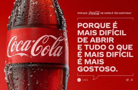 Coca-Cola celebra a icônica garrafa de vidro em nova campanha